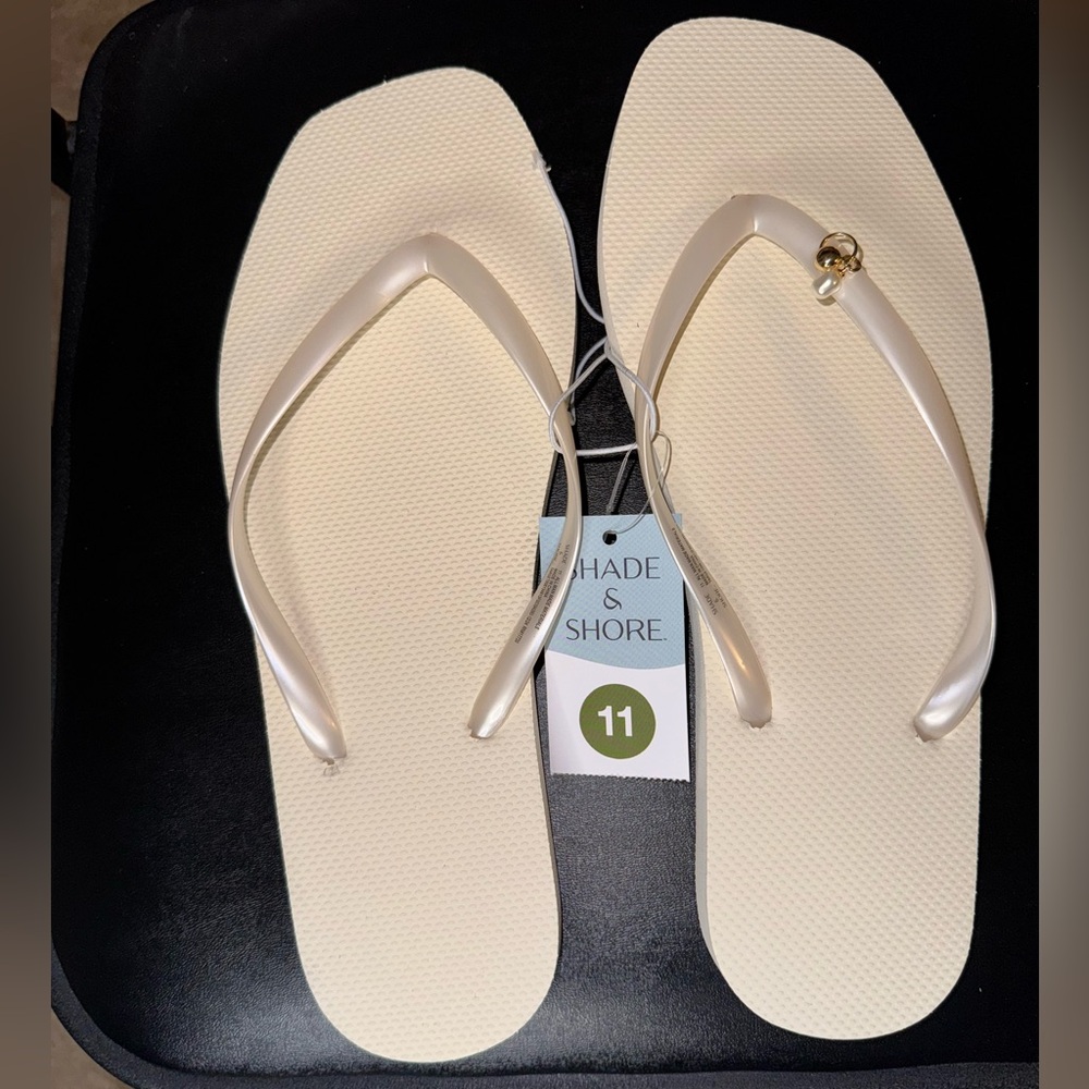 Shade & Shore Elegant Cream Flip Flop Sandals with Pearl Straps, NEW (CL)